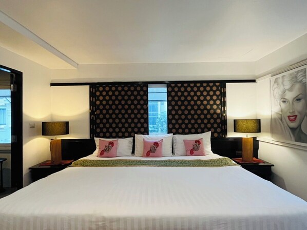 Executive Deluxe Room | Minibar, coffres-forts dans les chambres