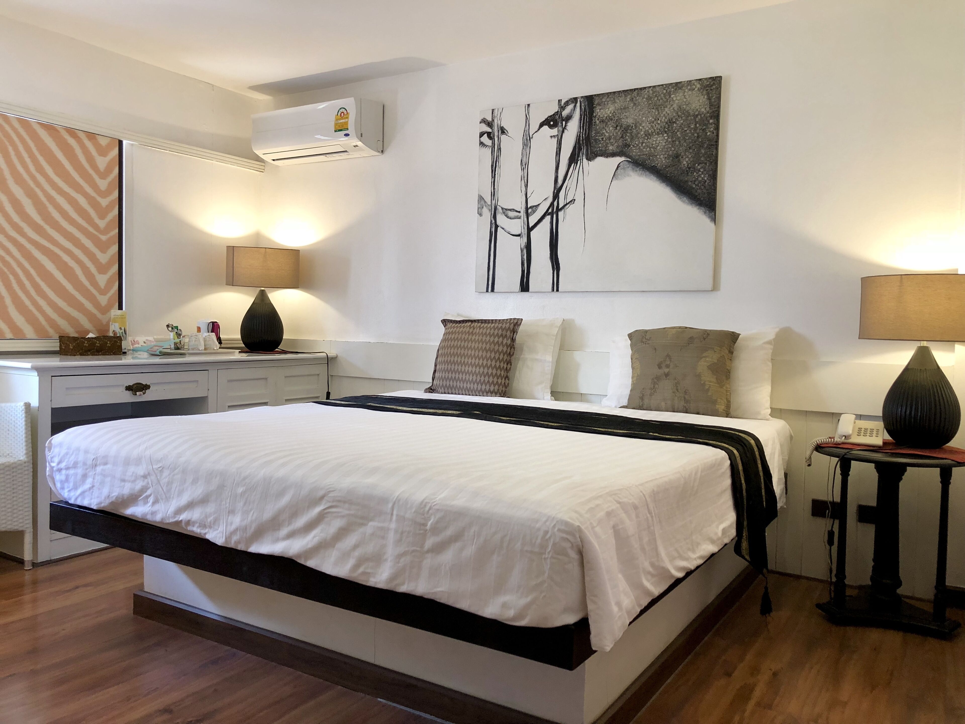 deluxe room | minibar, in-room safe, laptop workspace, blackout curtains