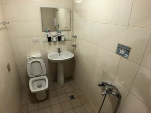 Quadruple Room | Bathroom
