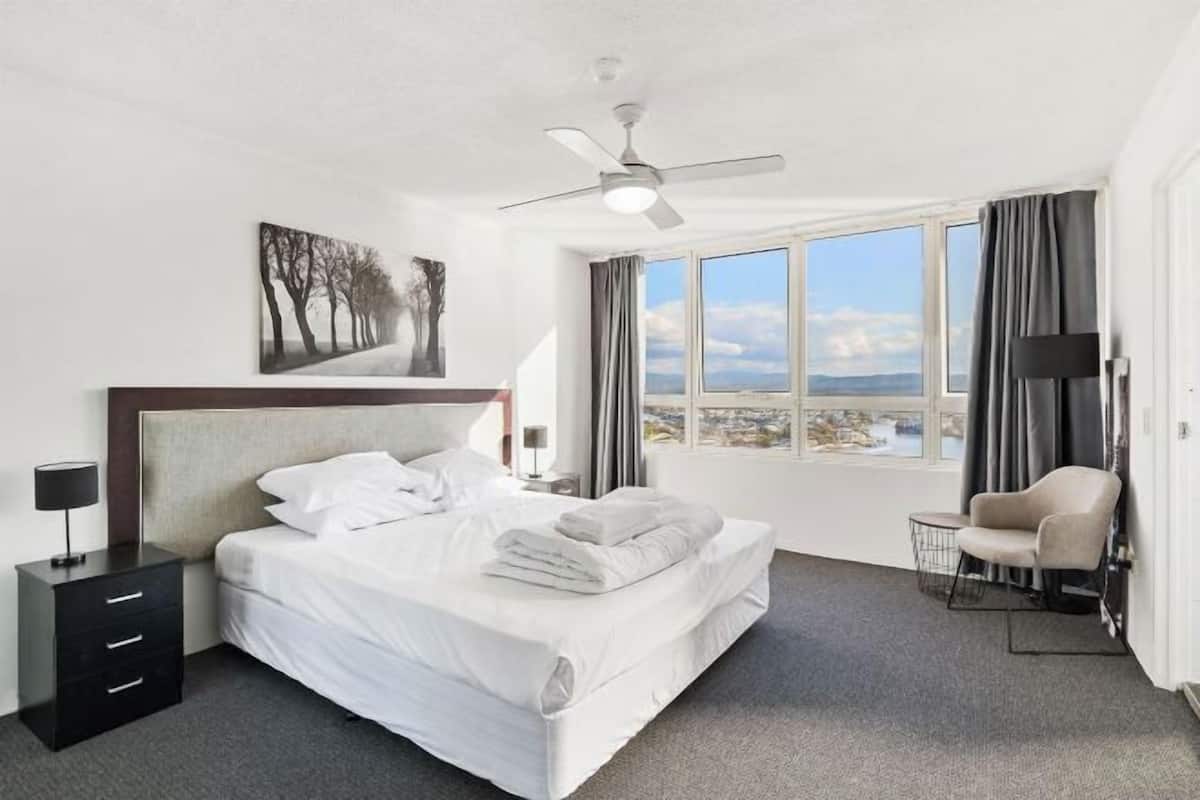 3 bedrooms, premium bedding, iron/ironing board, free WiFi