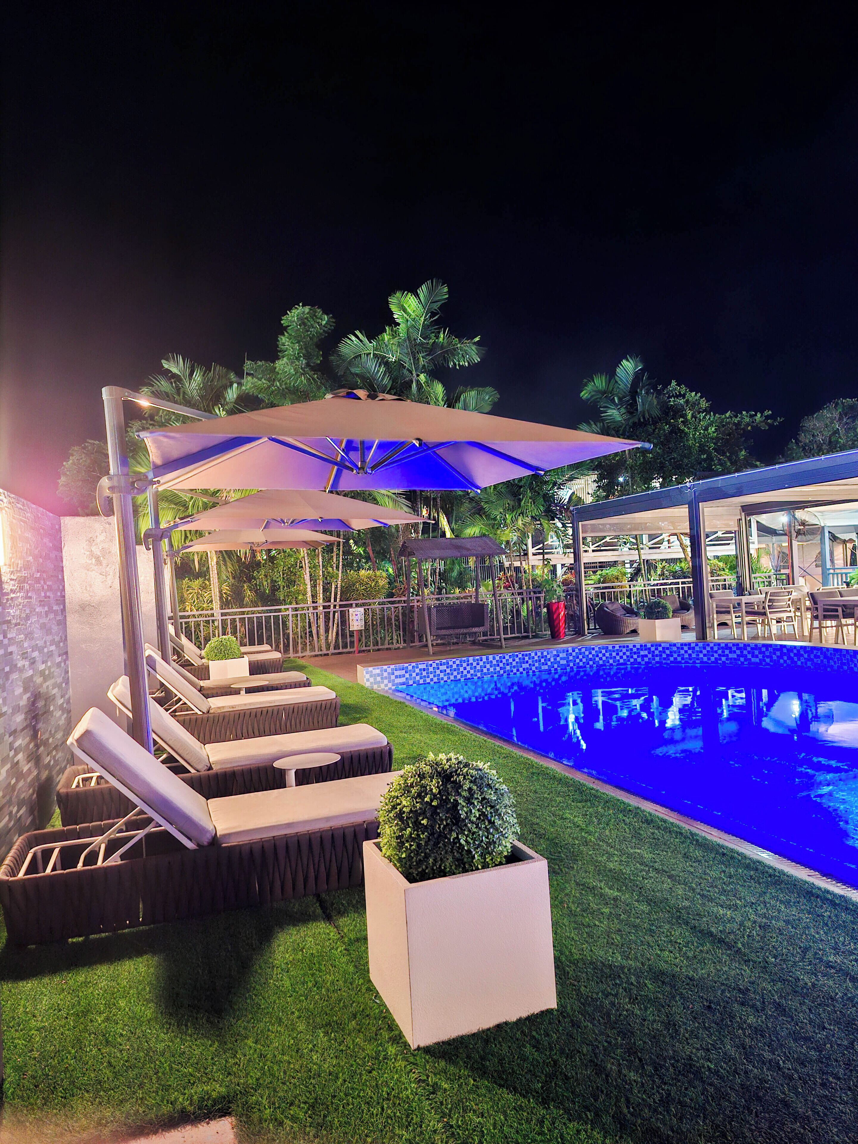 Outdoor pool, sun loungers