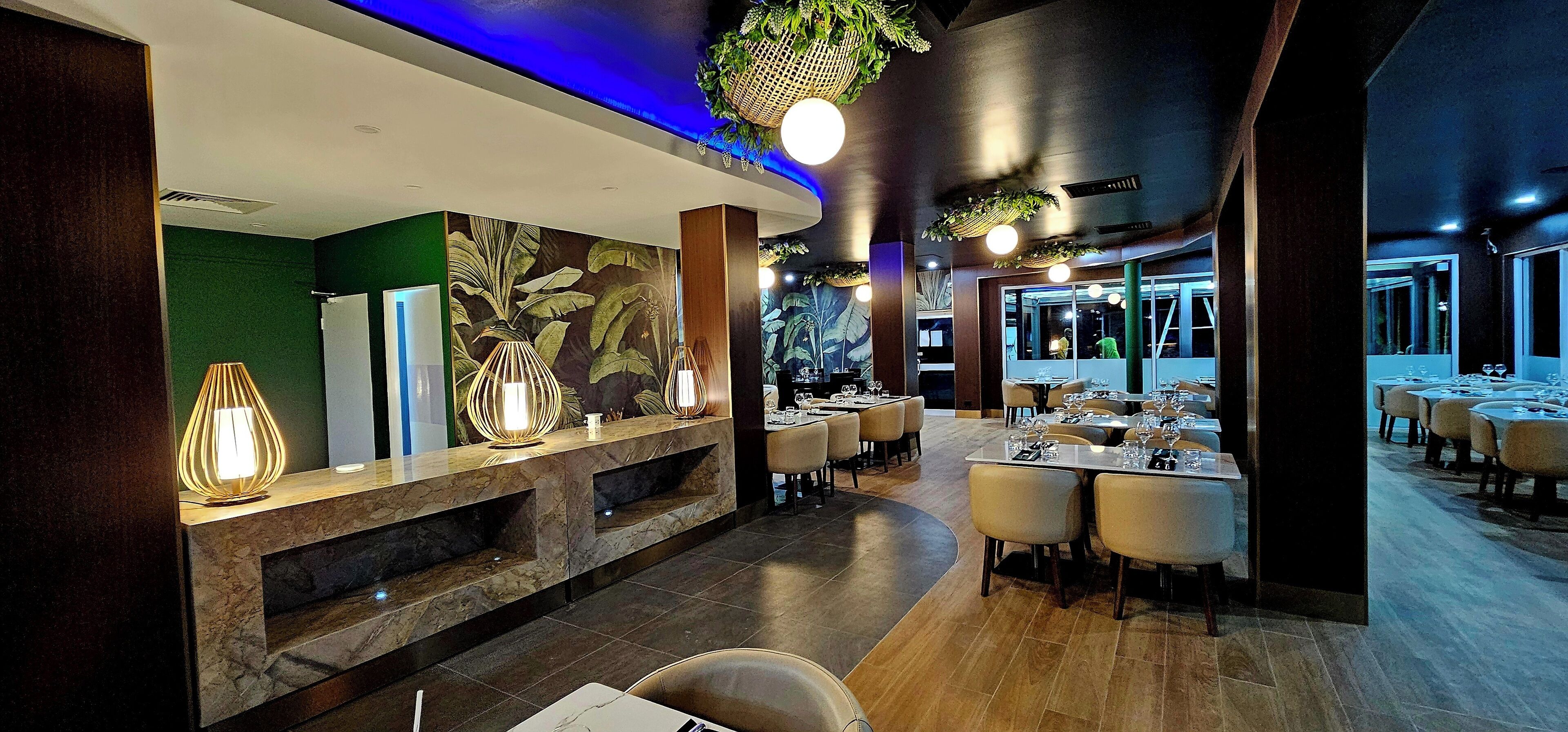 Breakfast, lunch, dinner served; Asian cuisine, ocean views 