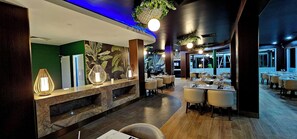 Breakfast, lunch, dinner served; Asian cuisine, ocean views 