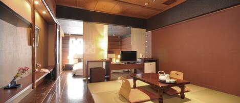 Daunenbettdecken, Schreibtisch, schallisolierte Zimmer