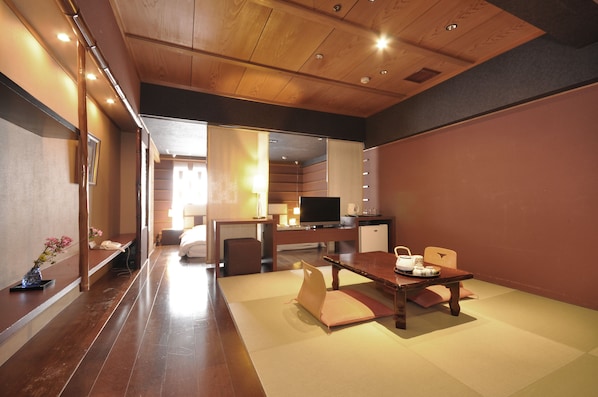 Down duvets, desk, soundproofing, iron/ironing board - Hotel Ichiei (Osaka)