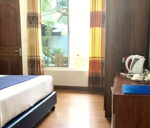 Standard Double Room | Bathroom | Shower, hair dryer, towels