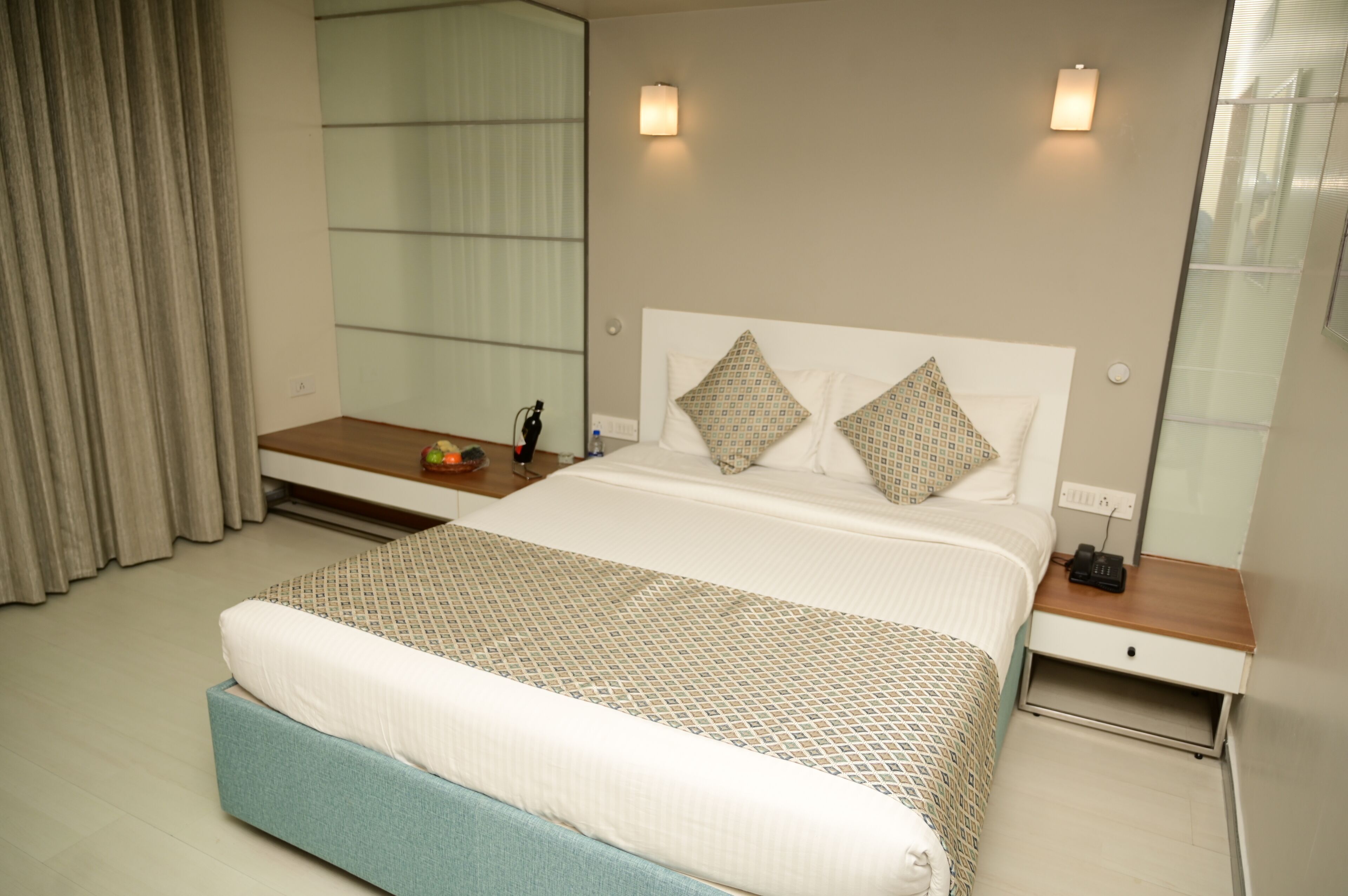 Ropa de cama de alta calidad y minibar 