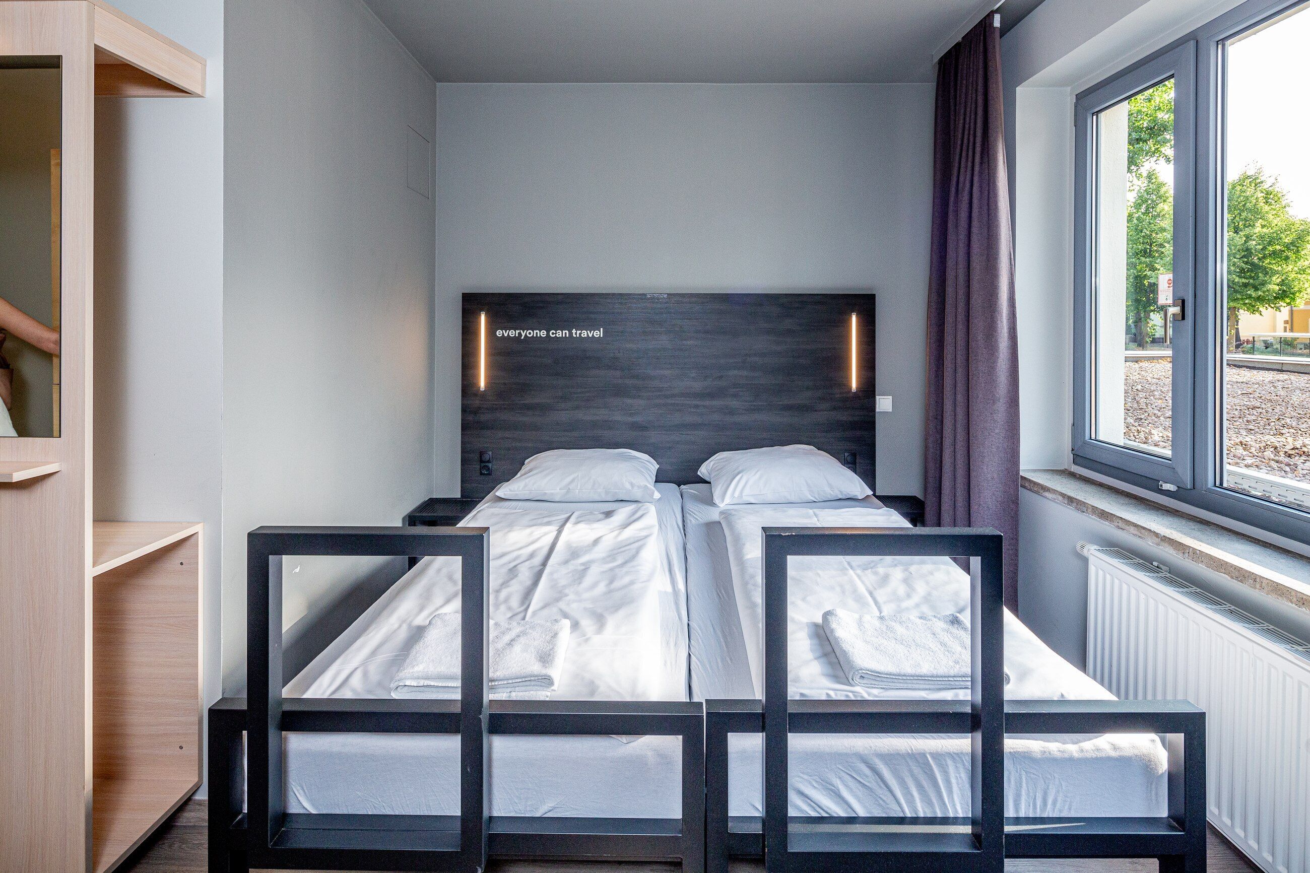 Habitación doble de uso individual | Caja fuerte, tabla de planchar con plancha, wifi gratis y ropa de cama