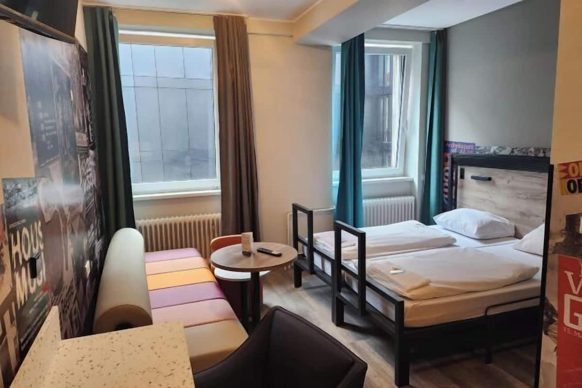 In-room safe, iron/ironing board, bed sheets