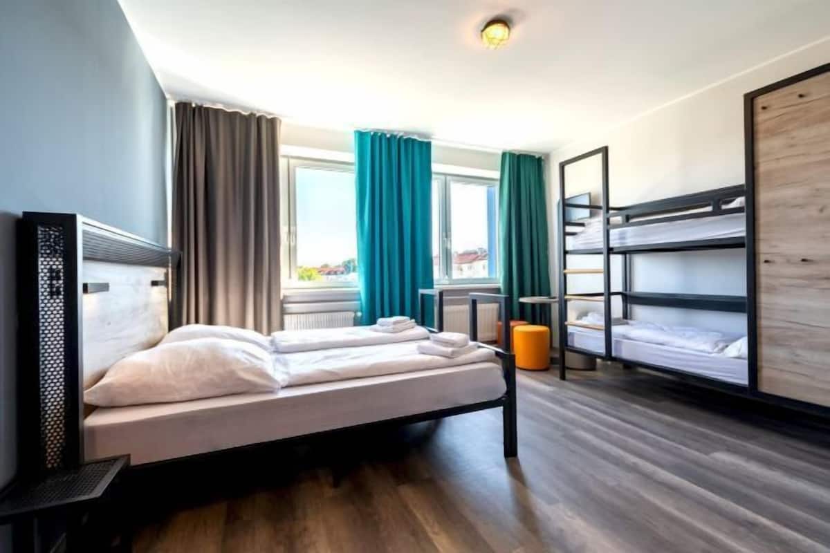 In-room safe, iron/ironing board, bed sheets
