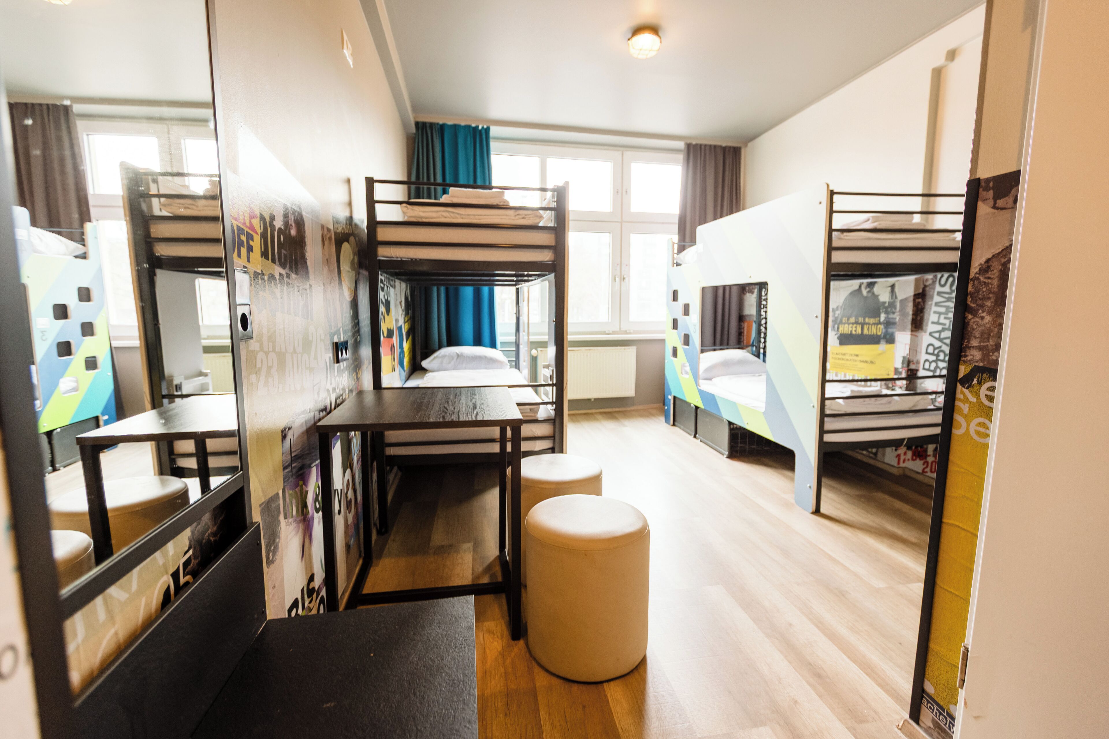 Bed in dormitory with 4 beds | Caja fuerte, tabla de planchar con plancha, ropa de cama