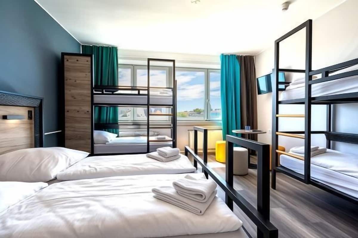 In-room safe, iron/ironing board, bed sheets
