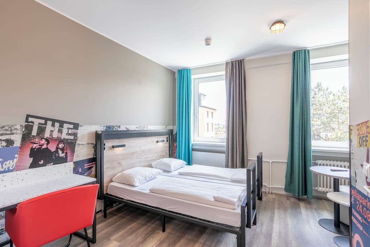 Habitación con 2 camas individuales (Plus) | Caja fuerte, tabla de planchar con plancha, ropa de cama