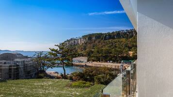 Standard Double Room | Premium bedding, down comforters, in-room safe, desk