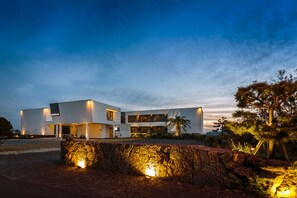 Front of property - Lareem Boutique Hotel (Seogwipo)