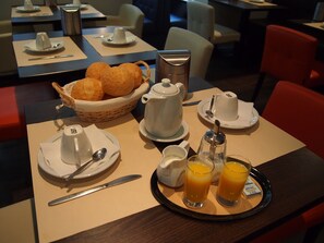 Free daily buffet breakfast - Hotel Kristoffel (Middelkerke)
