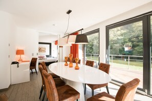 villa with double rain-shower and bubble-bath