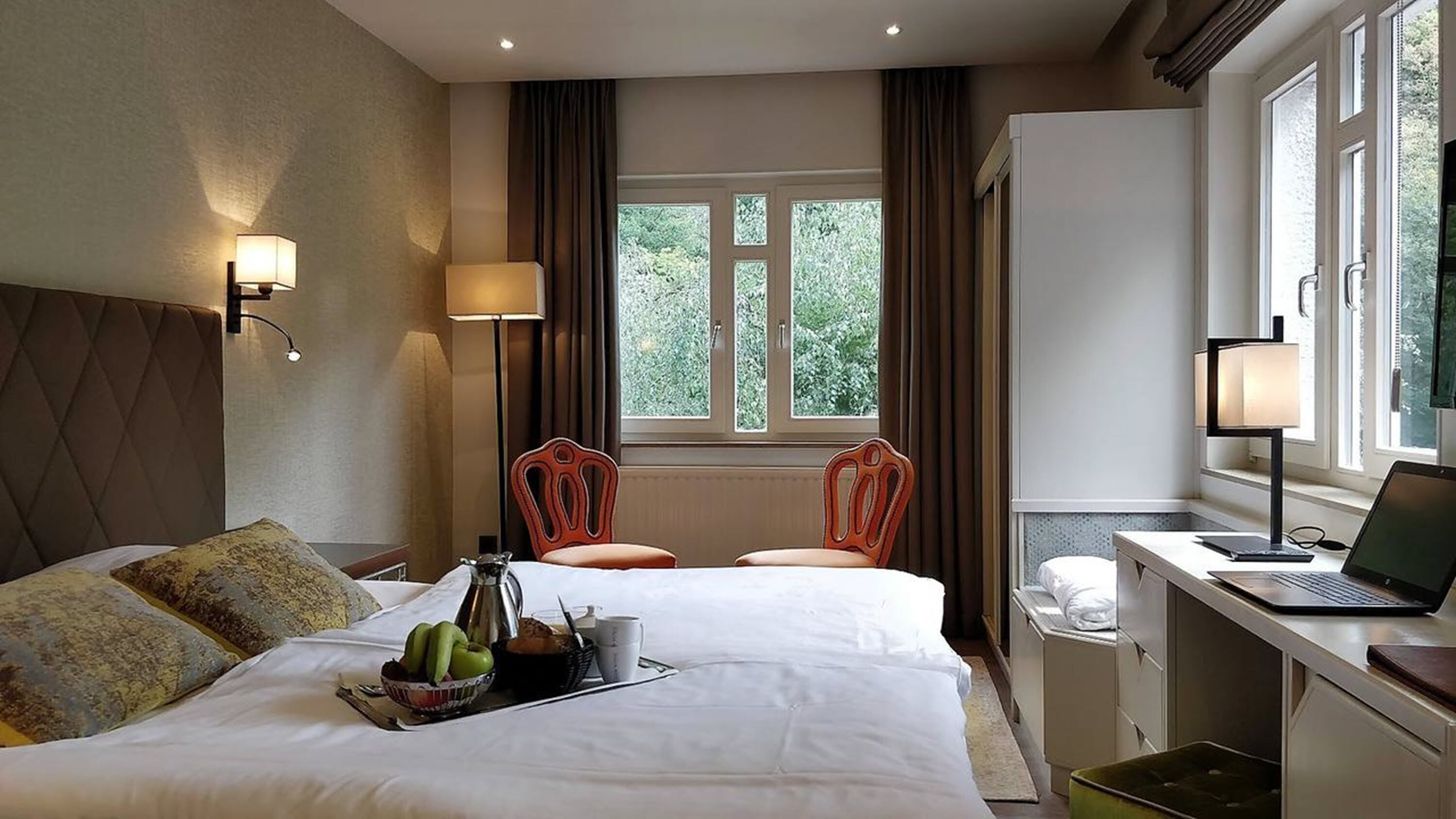 premium bedding, minibar, in-room safe, desk