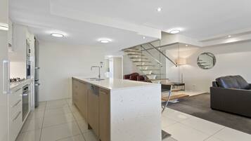 Loftsleilighet | Safe på rommet, strykejern/-brett og wi-fi (inkludert)