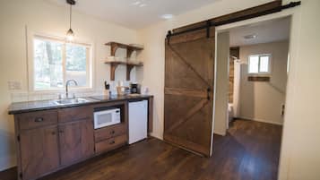Honeymoon Cabin, 1 King Bed, Jetted Tub