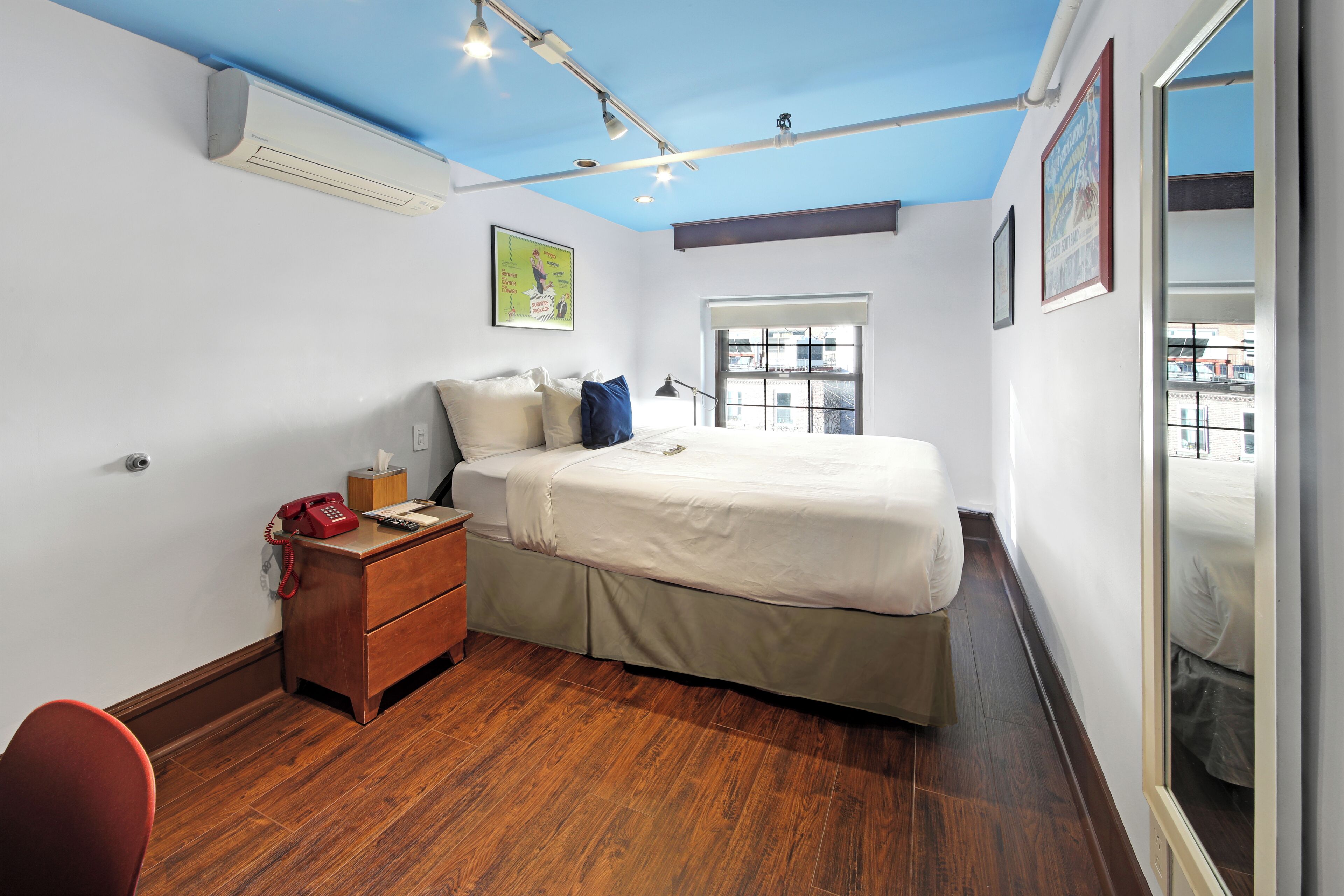 superior room | 1 bedroom, in-room safe, desk, laptop workspace