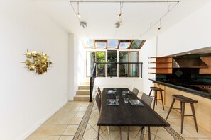 Estudi en suite Deluxe | Zona de menjador de l'habitació