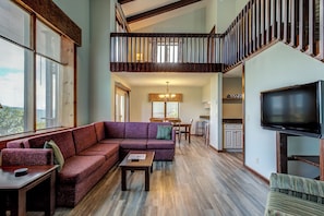 Flat-screen TV, fireplace, DVD player