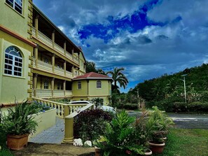 Fachada de la propiedad