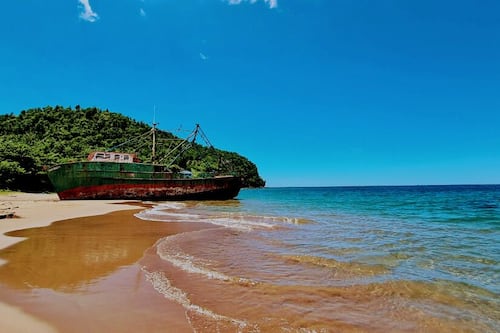 Beach nearby, black sand, 2 beach bars