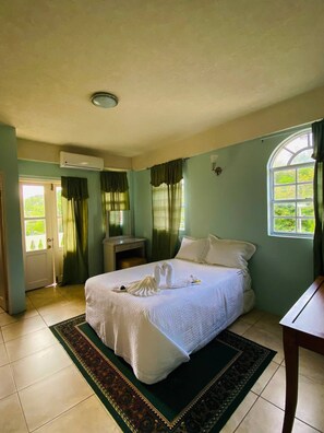 Deluxe Suite, 2 Bedrooms, Mountain View | 2 bedrooms, premium bedding, down comforters, pillowtop beds - Rejens Hotel (Portsmouth)