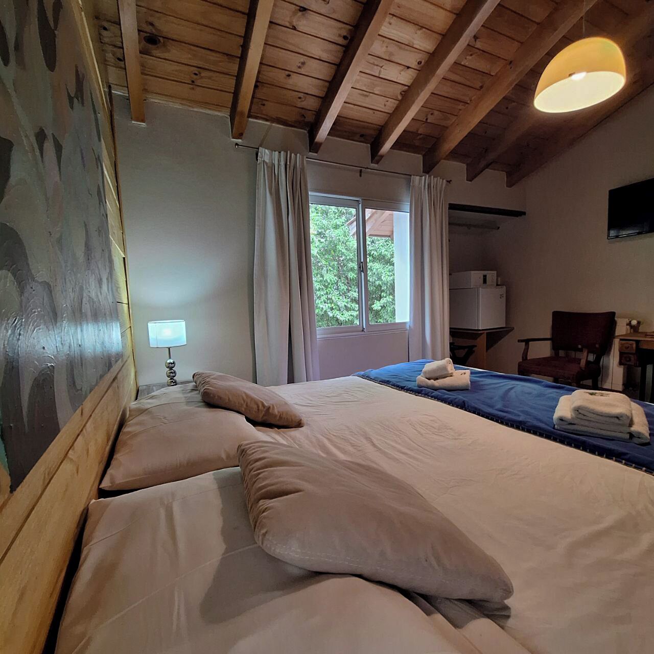 standard double room | minibar, in-room safe, individually decorated, cots/infant beds