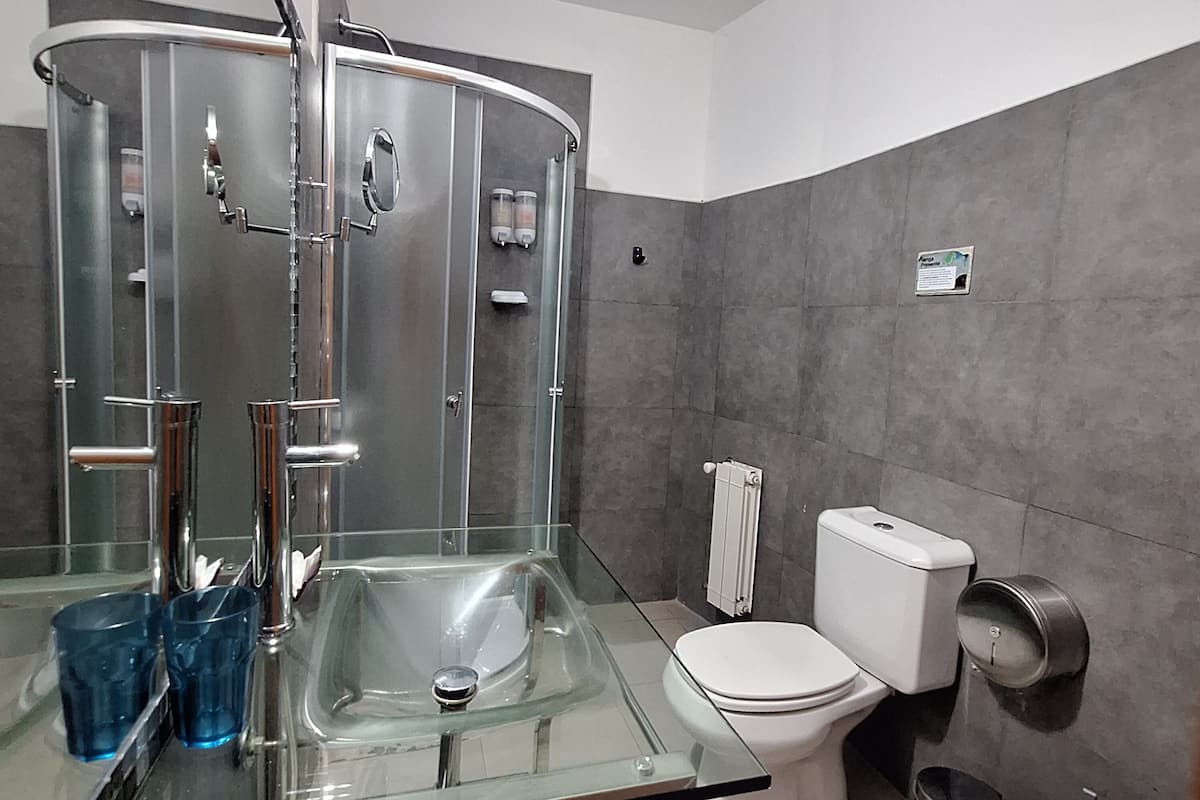 standard double room | minibar, in-room safe, individually decorated, cots/infant beds