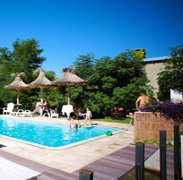 Platt-tv, bordsfotboll och böcker