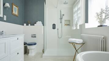 Premier Double Room, Ensuite | Bathroom | Hair dryer, towels