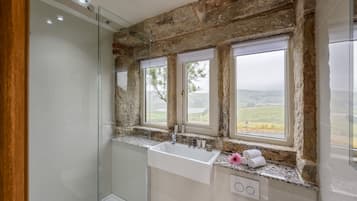 Classic Double Room, Ensuite | Bathroom