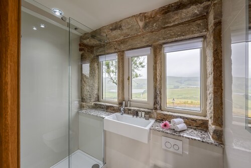The Saddleworth Hotel