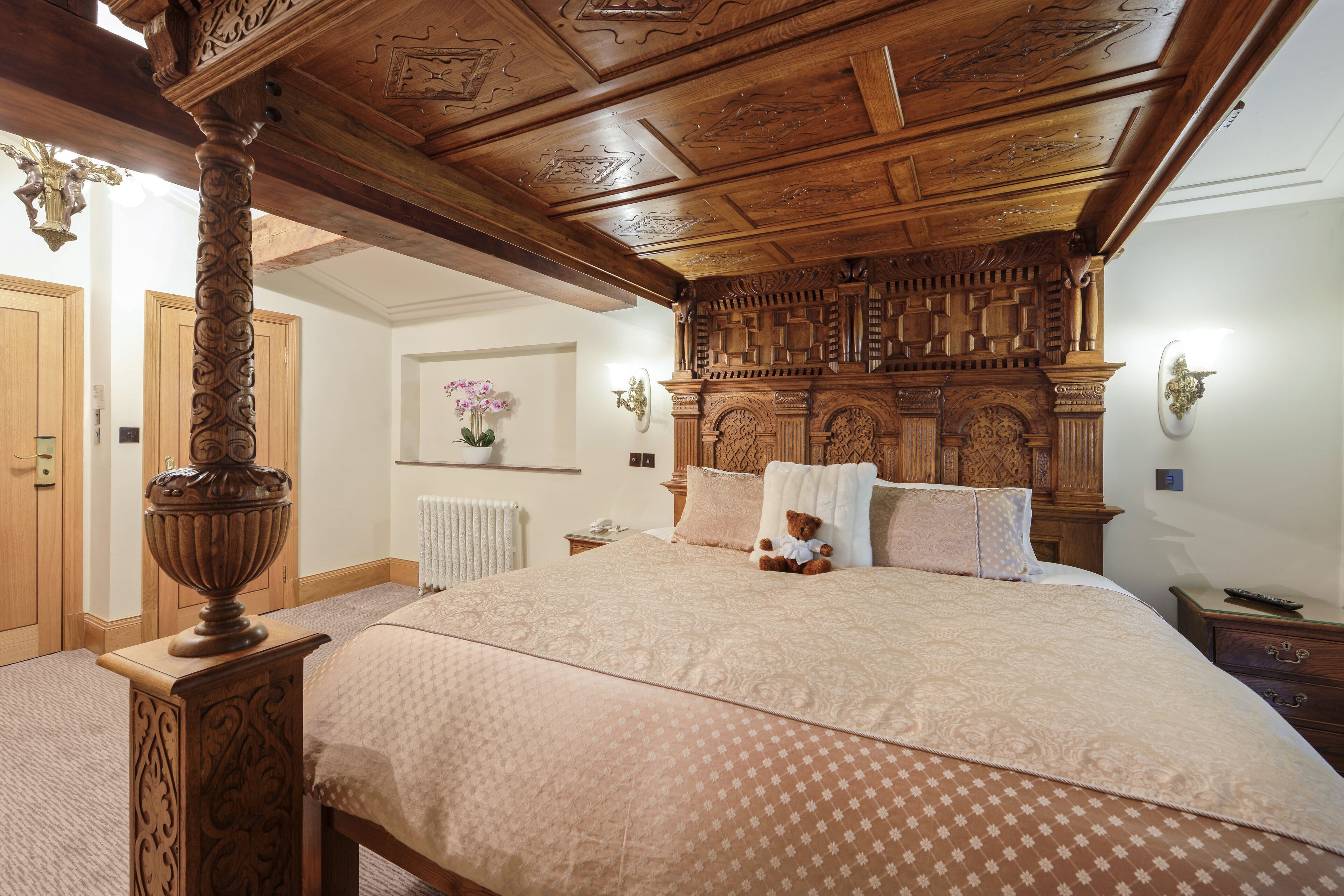 Phòng đôi, có phòng tắm riêng (Four Poster) | Phòng cách âm 