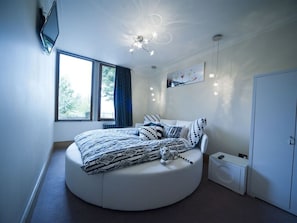 Suite, salle de bain attenante | SystĂšme dâinsonorisation