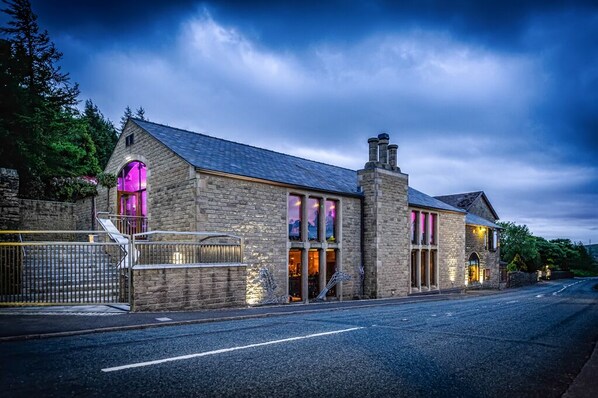 Front of property - The Saddleworth Hotel (Oldham)