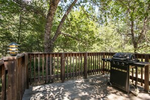 Terrace/patio - Yosemite Lakes RV Resort (Groveland)