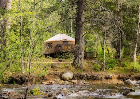 Bed sheets. Yosemite Lakes RV Resort