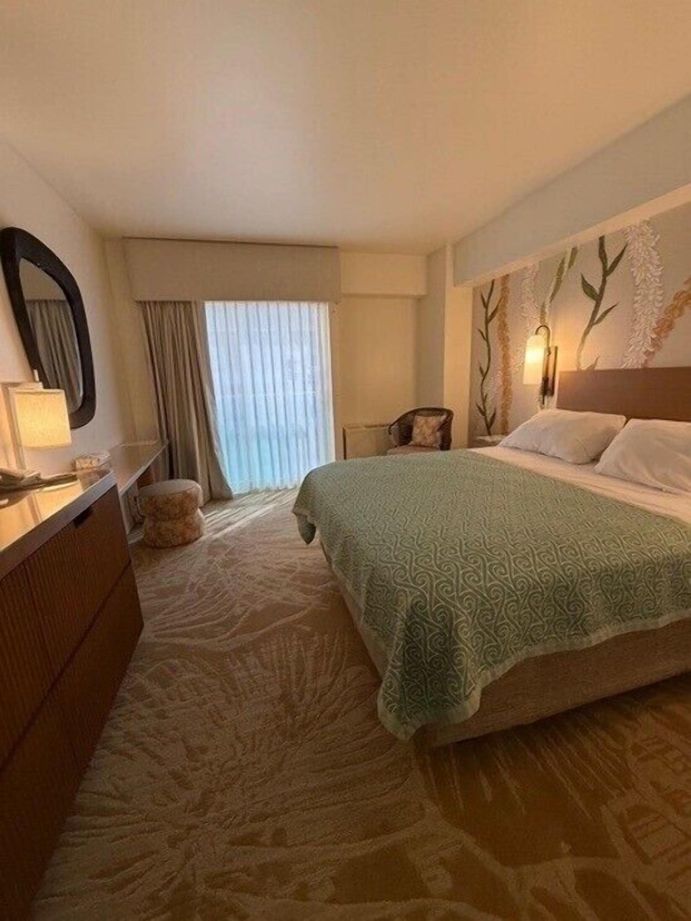 Chambre Standard, 1 grand lit (Kona Tower Run of House) | Bureau, rideaux occultants, fer et planche à repasser, Wi-Fi gratuit