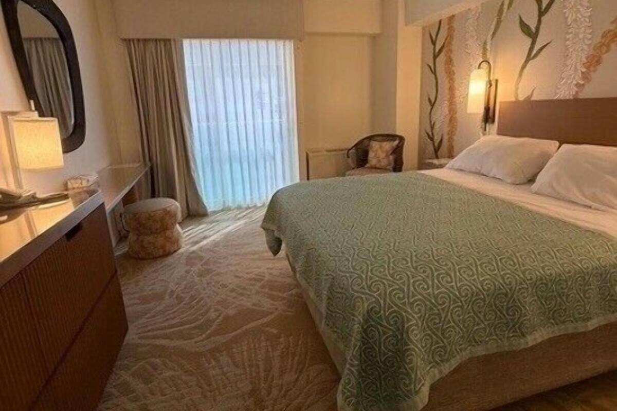 Rom – standard, 1 queensize-seng (Kona Tower Run of House) | Skrivebord, blendingsgardiner, strykejern/-brett og wi-fi (inkludert)