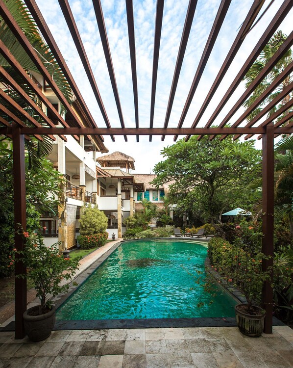 Outdoor pool, pool umbrellas, sun loungers