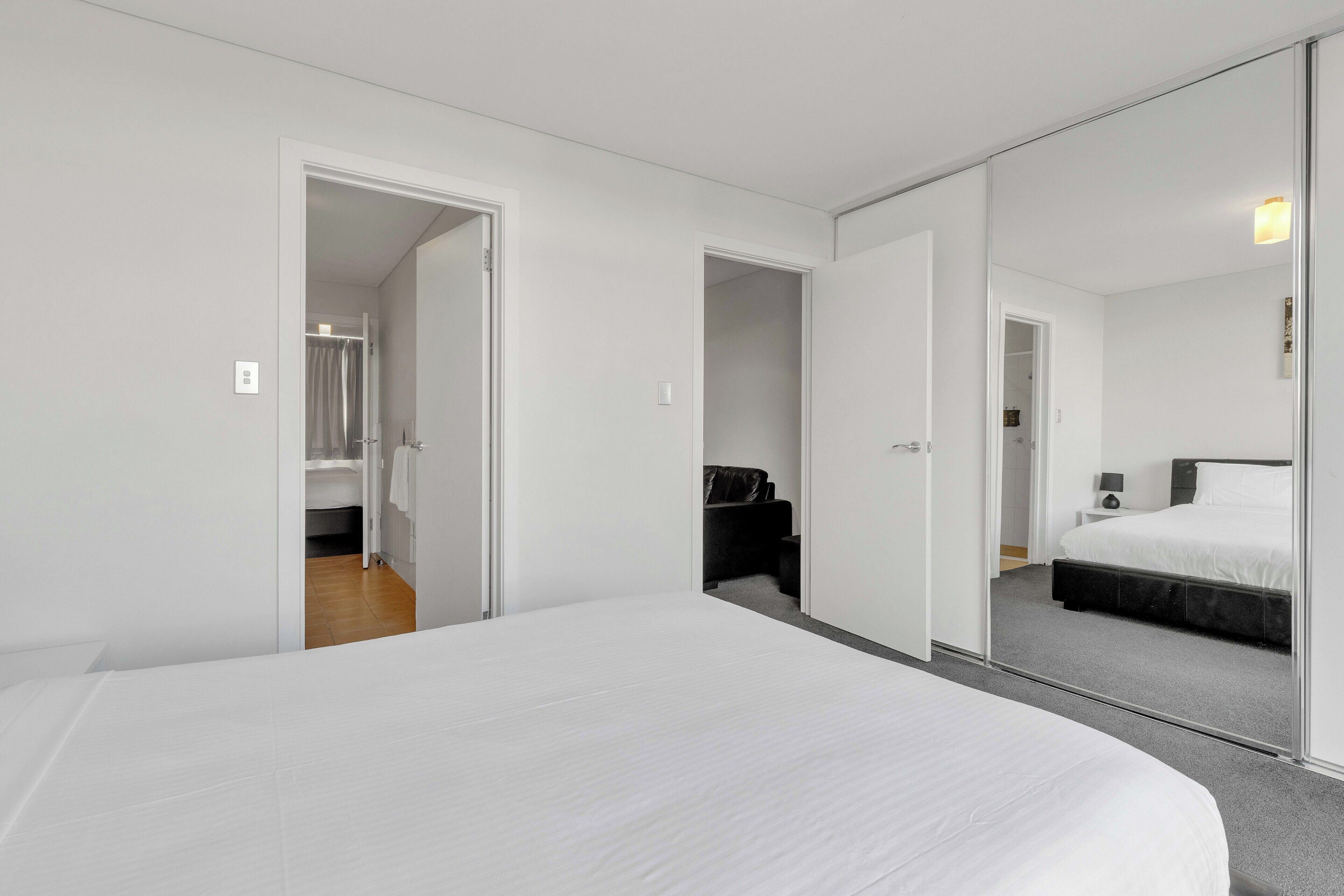 Habitació, 2 dormitoris (Offsite and stair access only) | Caixa forta a l'habitació, planxa i posts de planxar i wifi gratuïta 