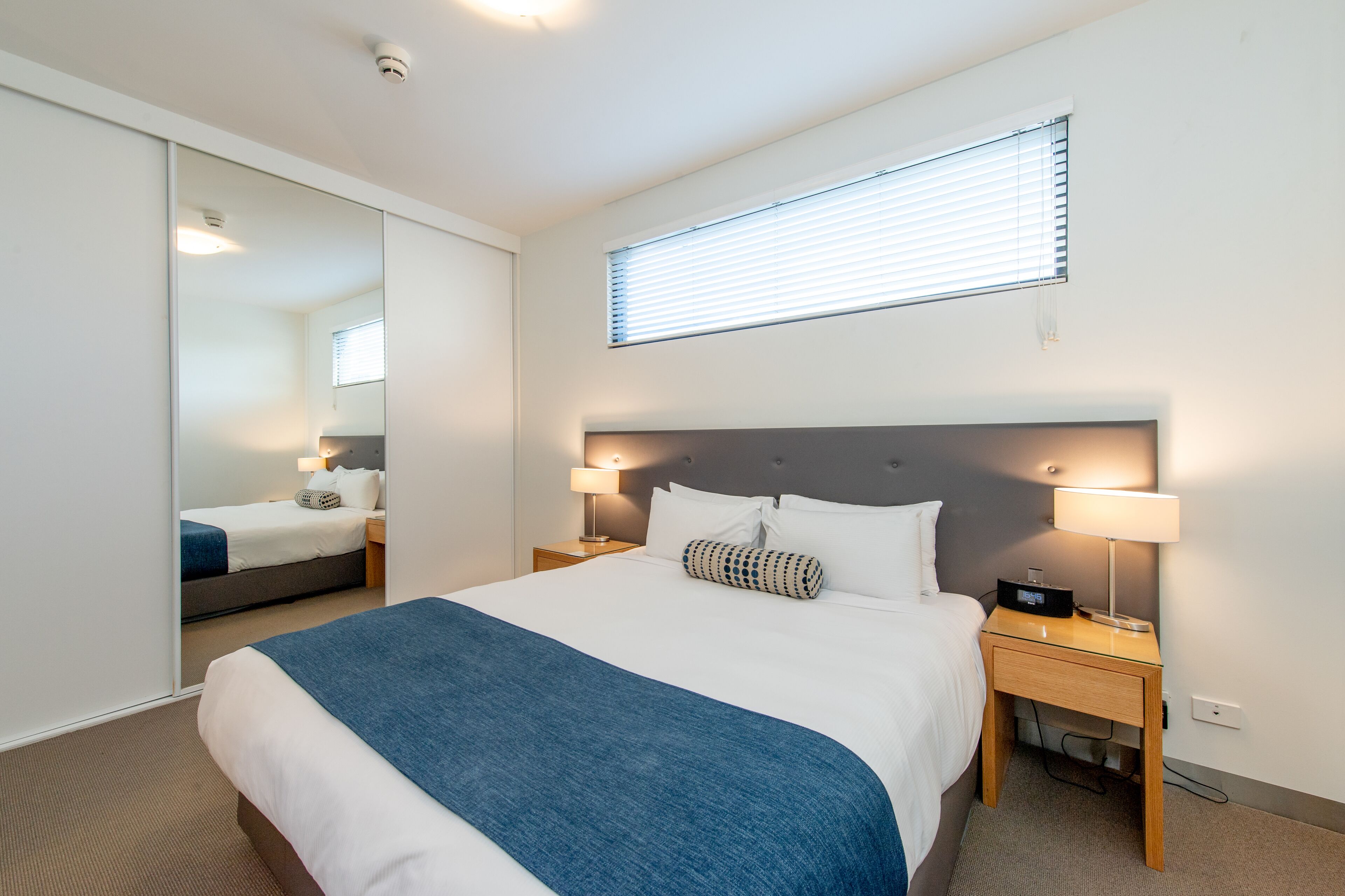 Executive Suite | Peti besi dalam bilik, seterika/papan seterika, Wi-fi percuma 