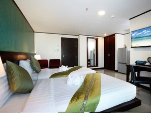 Superior King or Twin with Balcony | Minibar, in-room safe, desk, free WiFi - Orchid Resortel (Patong)