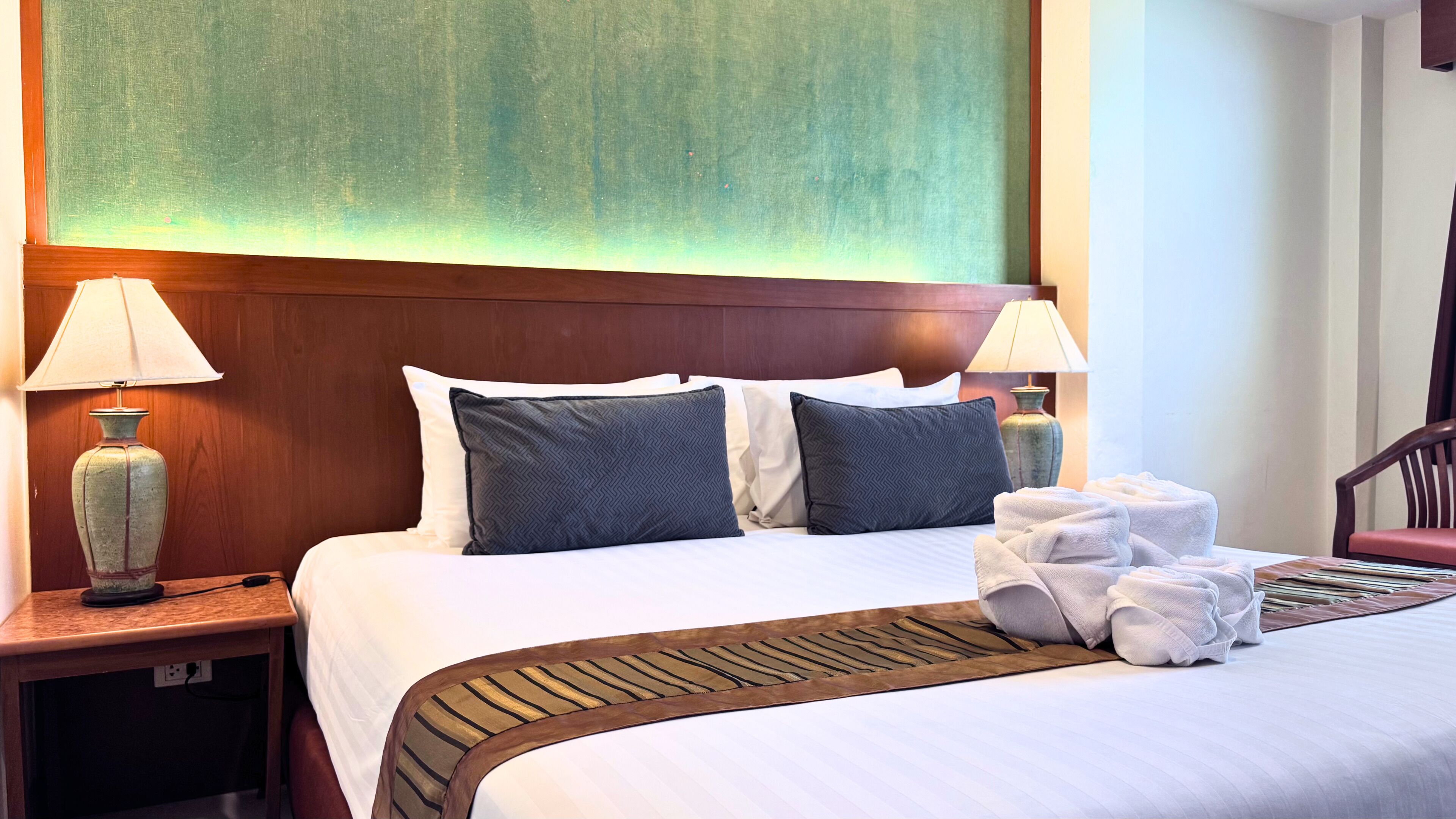 Standard King Bed | Minibar, in-room safe, desk, free WiFi