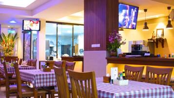 Desayuno inglés diario (THB 300 por persona)