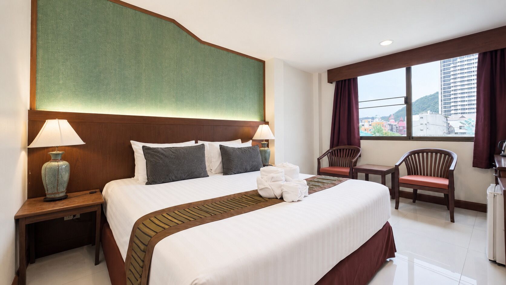 Standard King Bed | Bar mini, peti besi dalam bilik, meja, Wi-fi percuma 